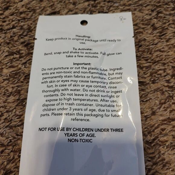 Lot of 52 Glow in the Dark, Glow Stick Holiday Party Jewelry Toys Rings Wand - Picture 13 of 16